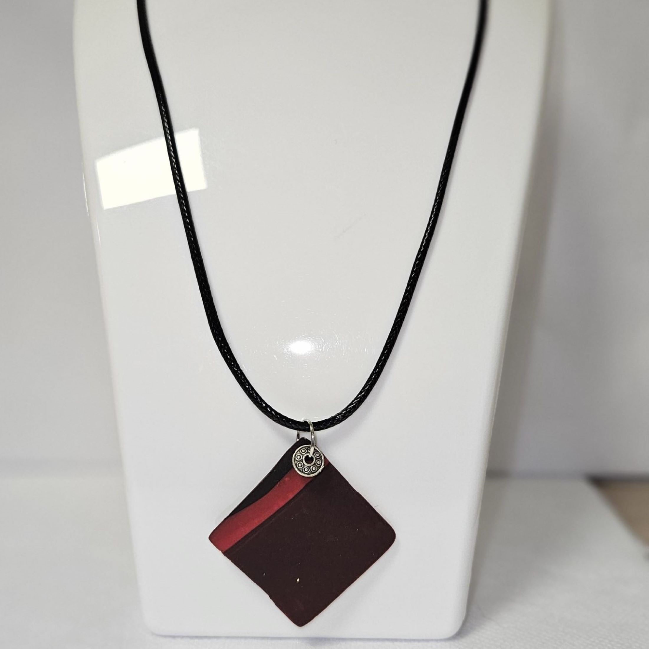 Collier Red Square