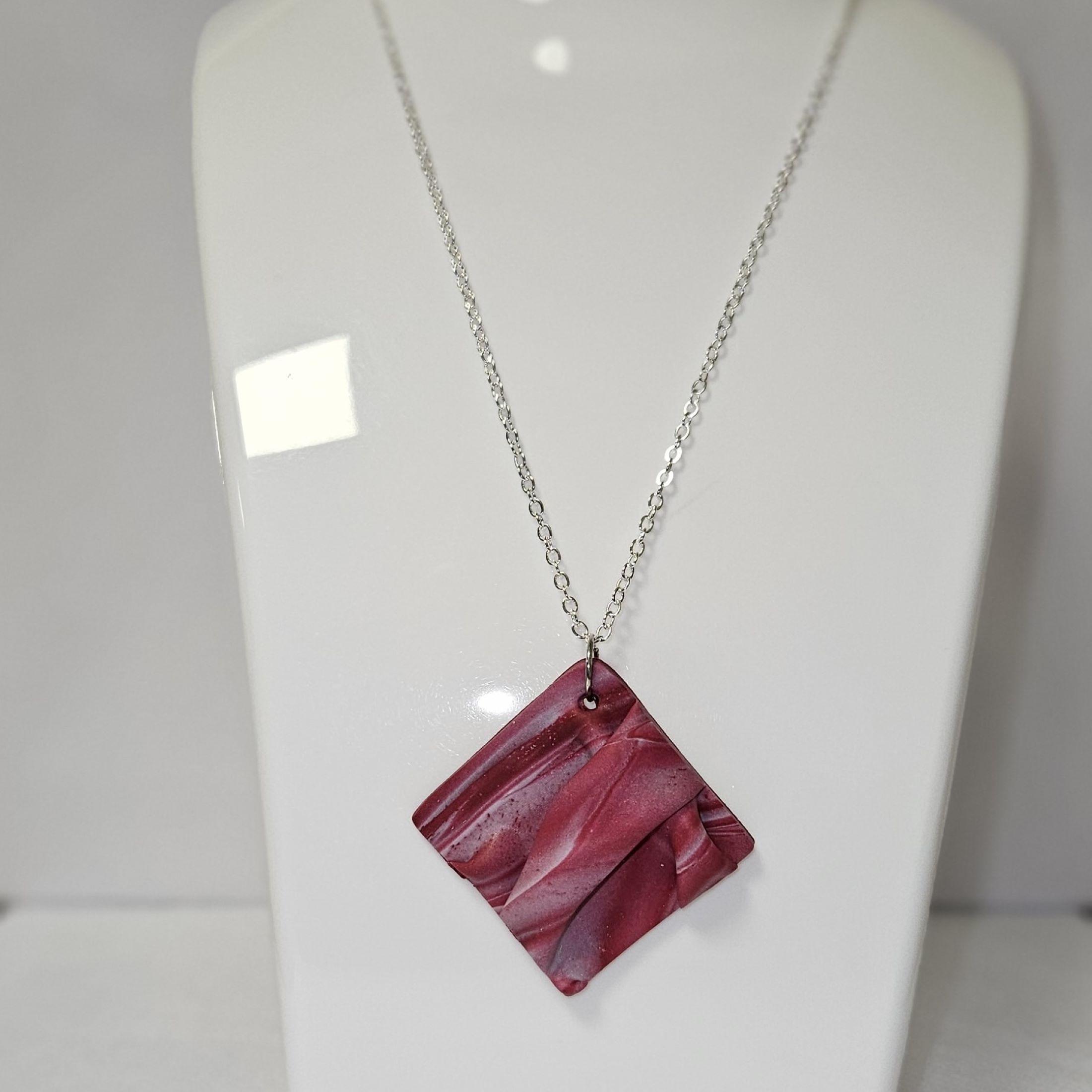 Collier Red Square Wave