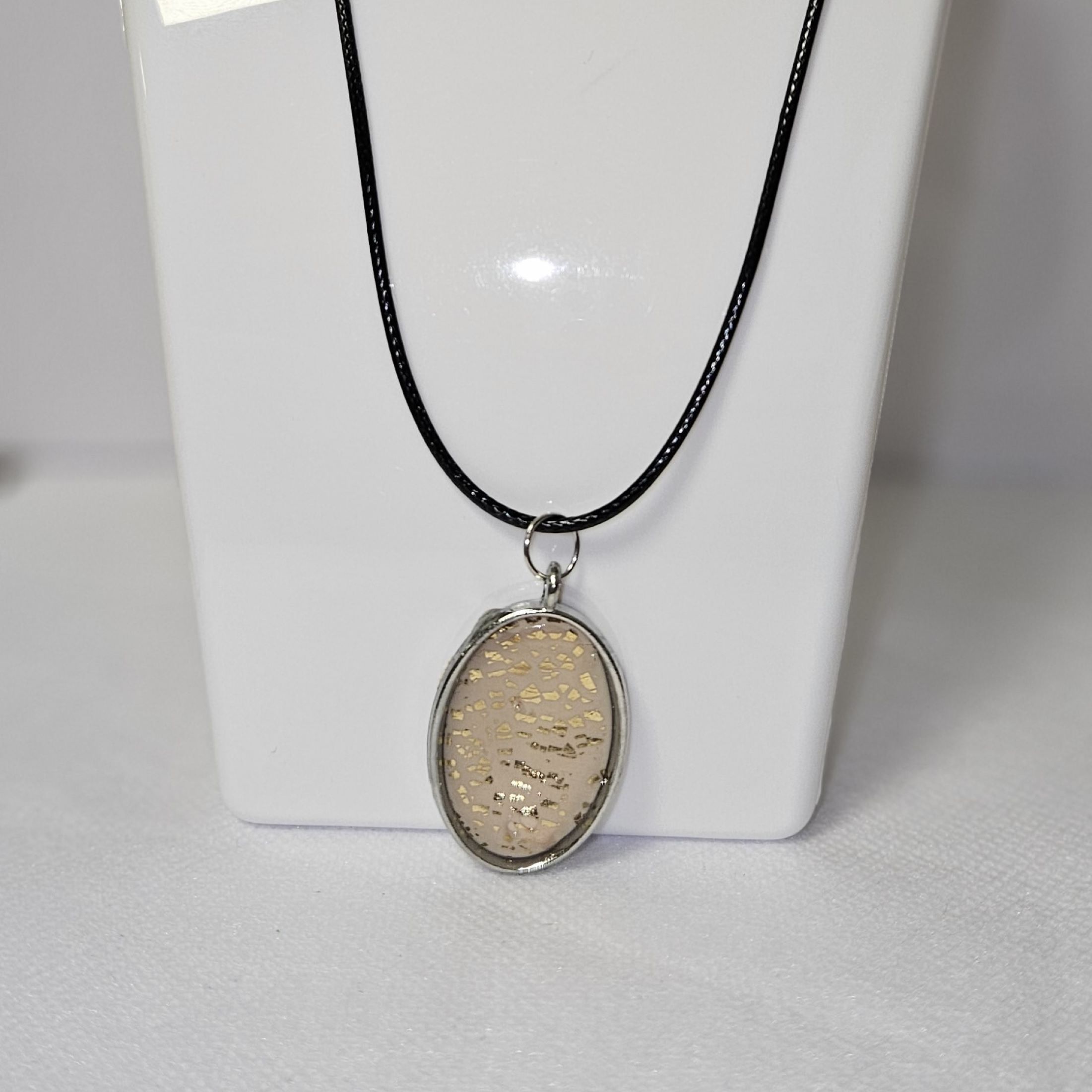 Collier Beige and Gold oval