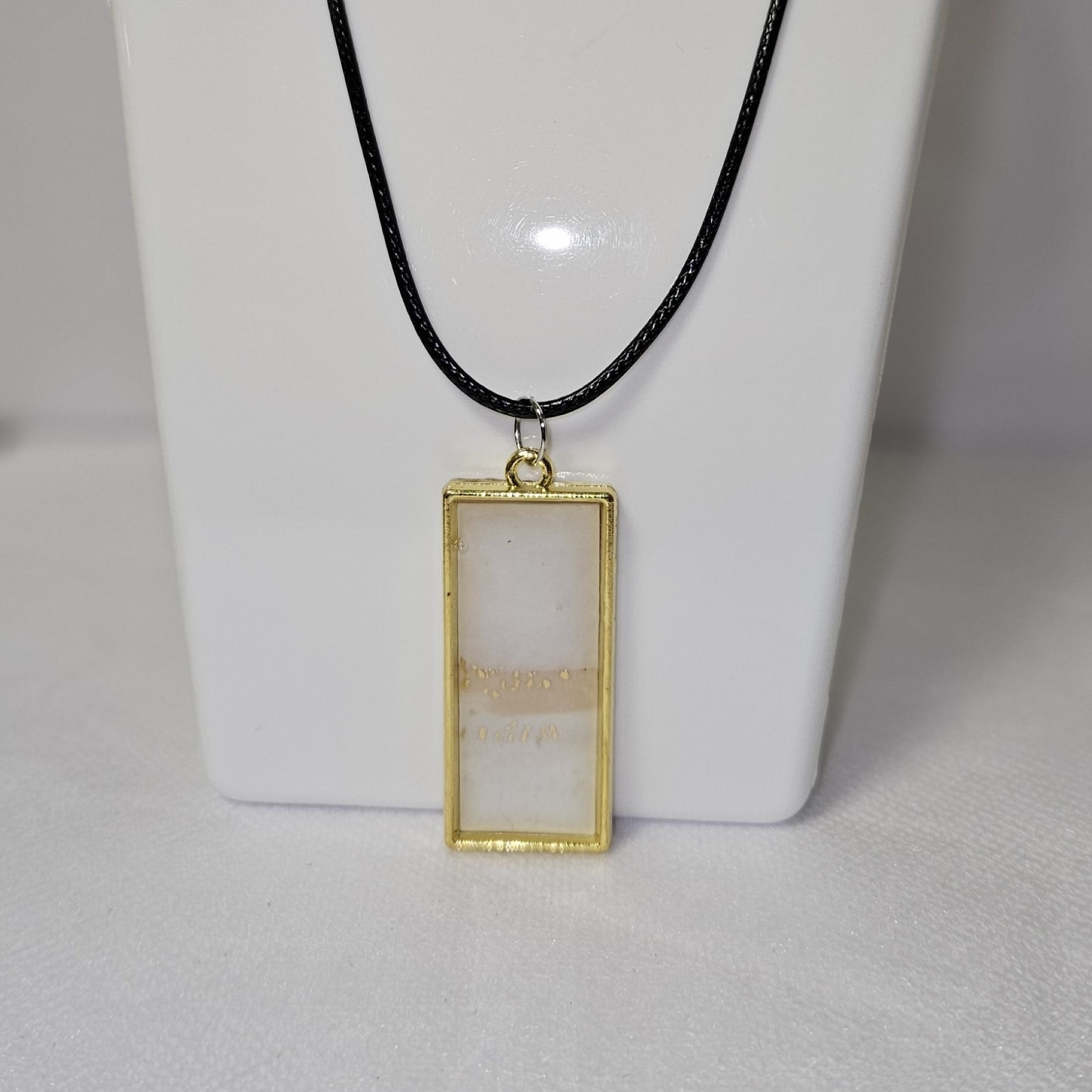 Collier White and Beige Rectangular