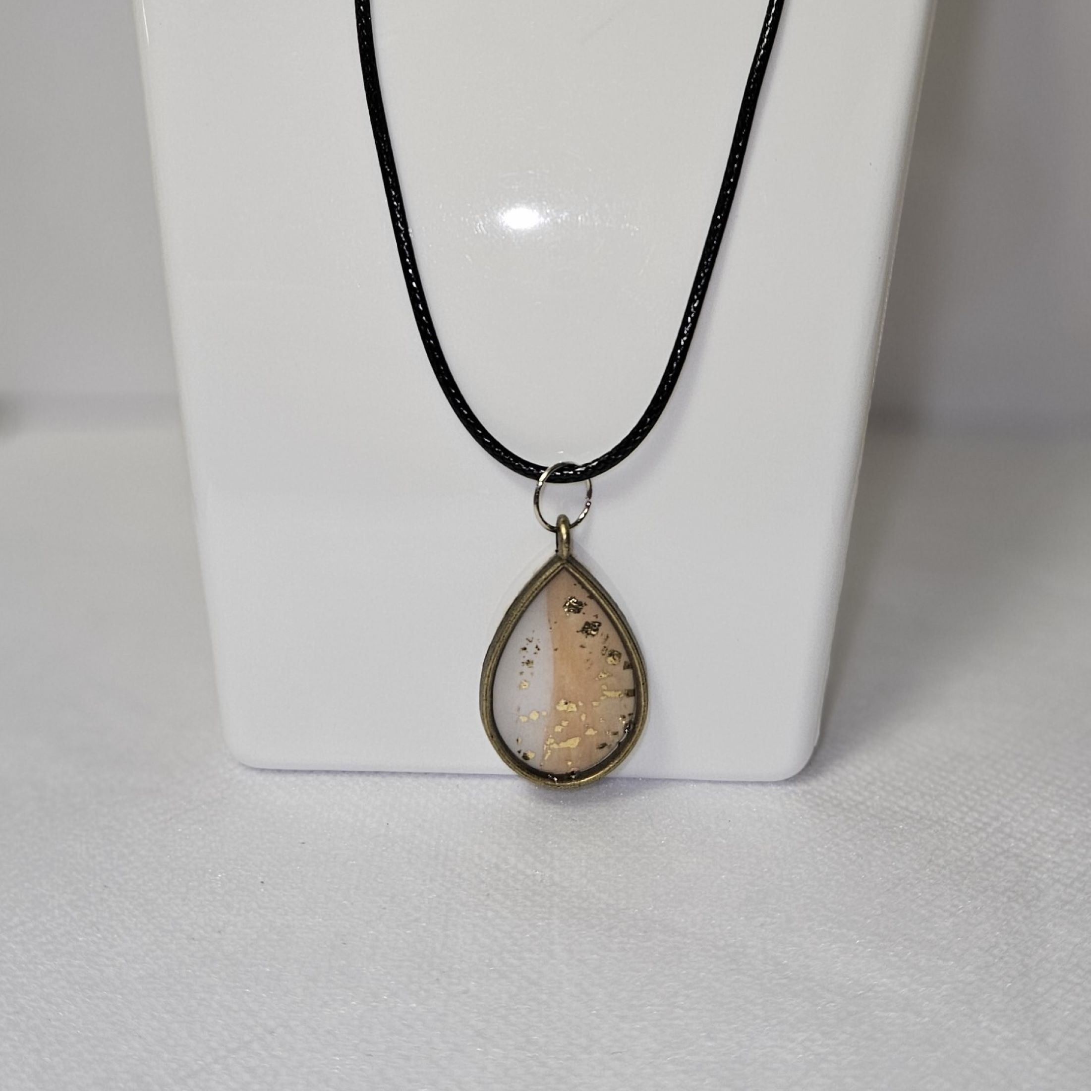 Collier little Petal White and Beige