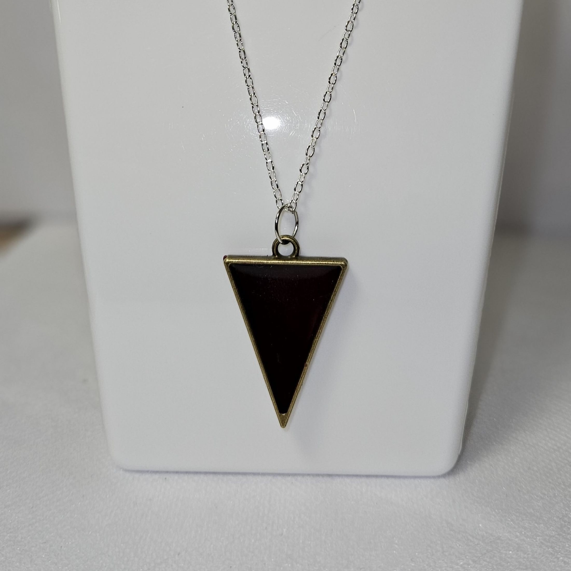 Collier Dark Red Triangle