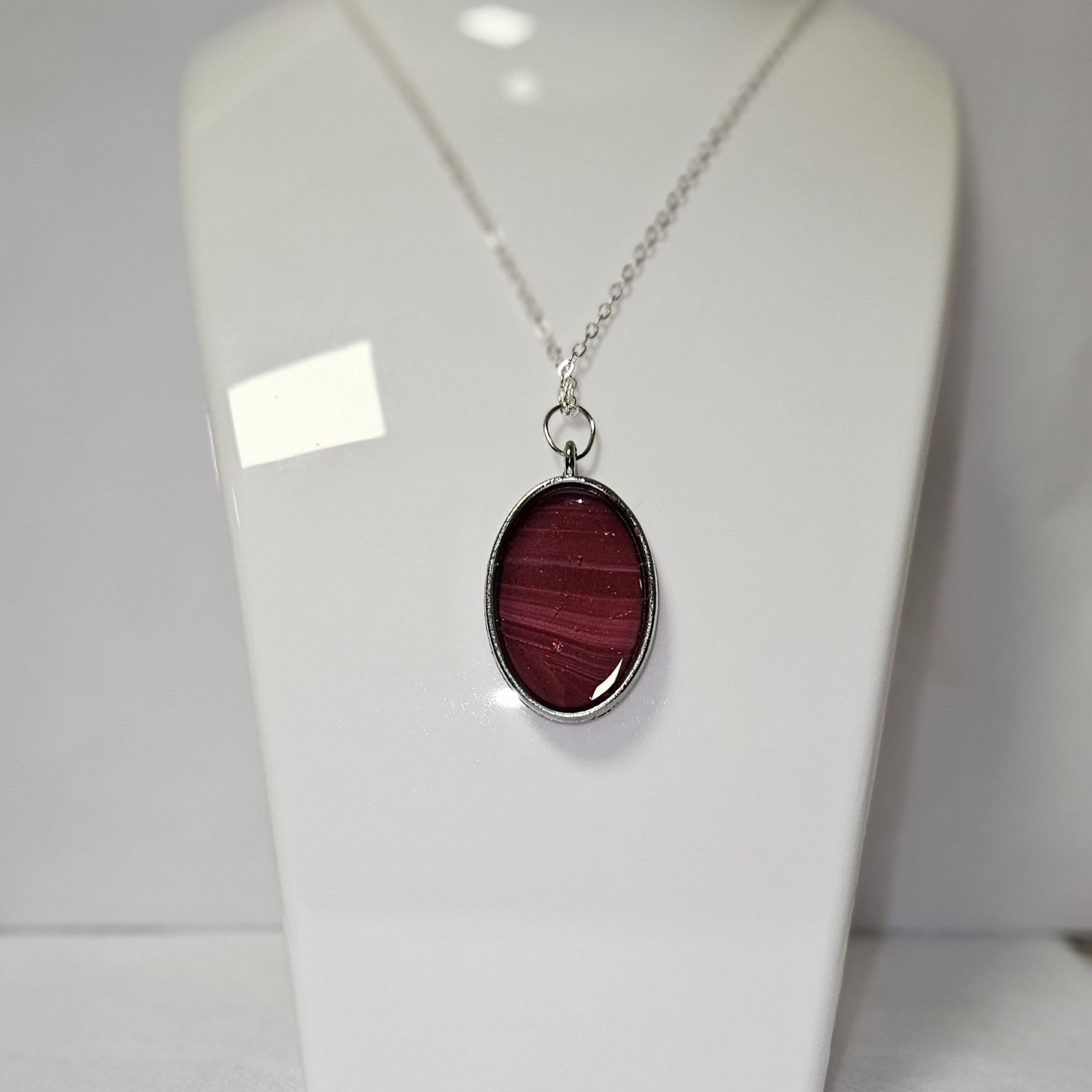 Collier Dark Red Oval