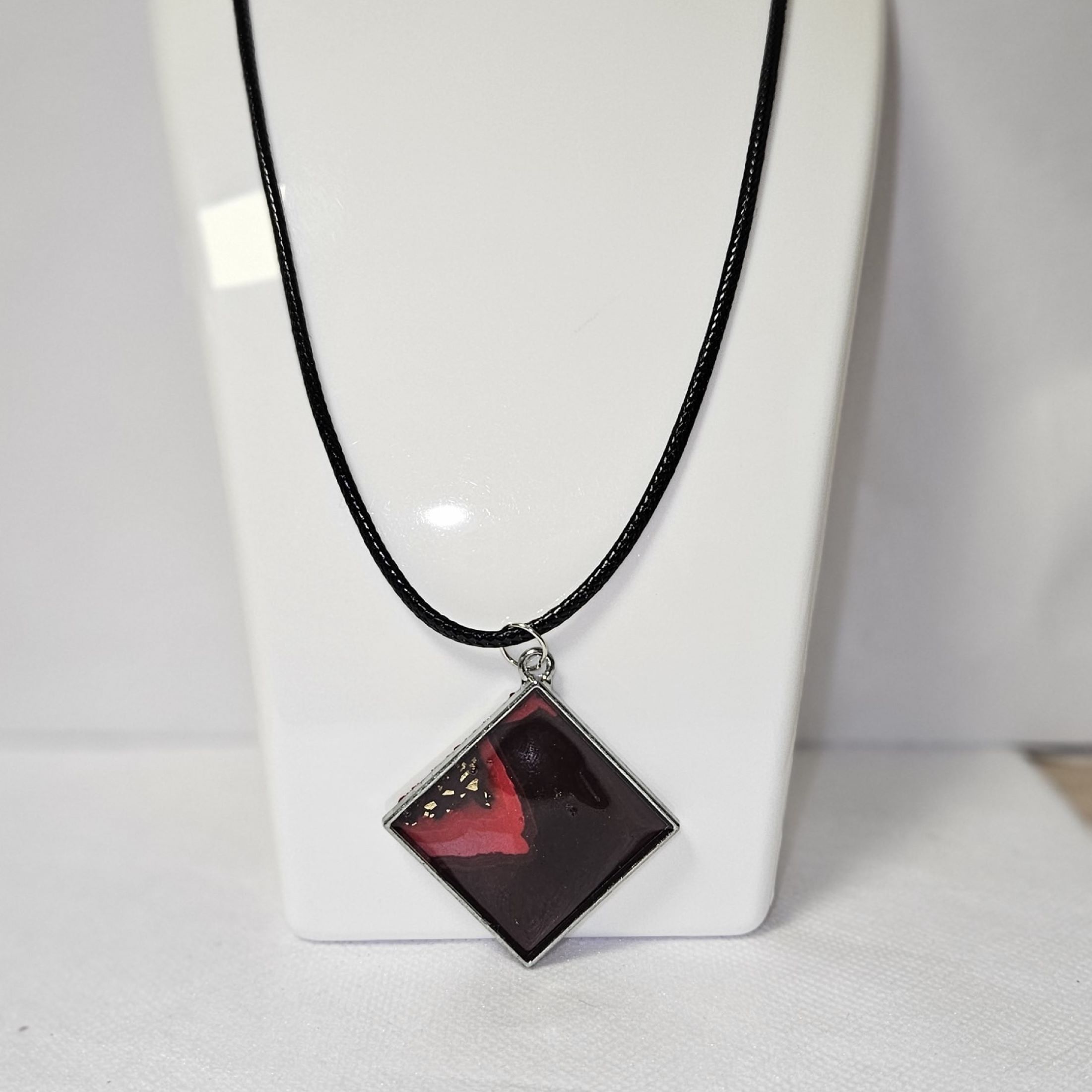 Collier Dark Red Square retourned