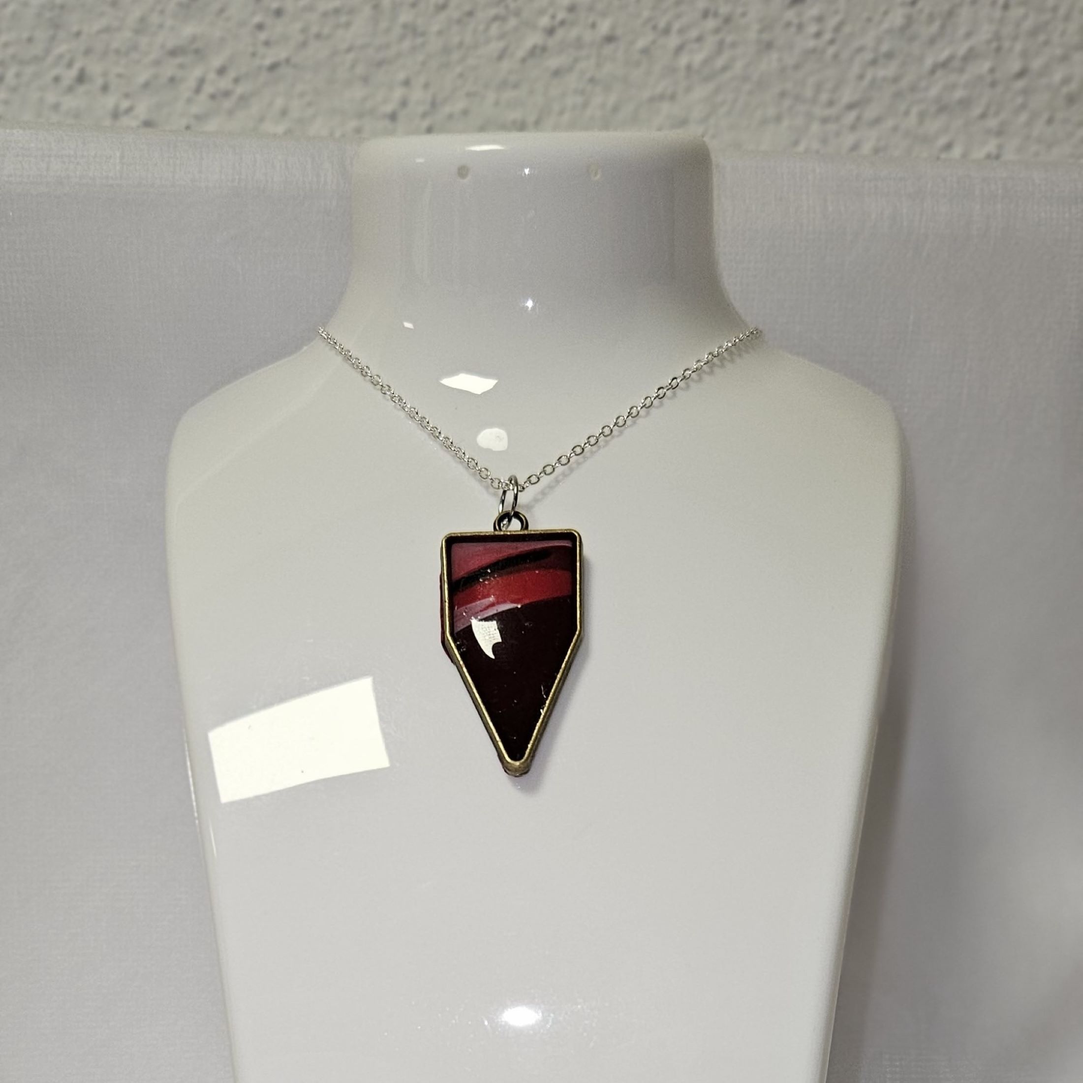 Collier Dark Red Triangular Square