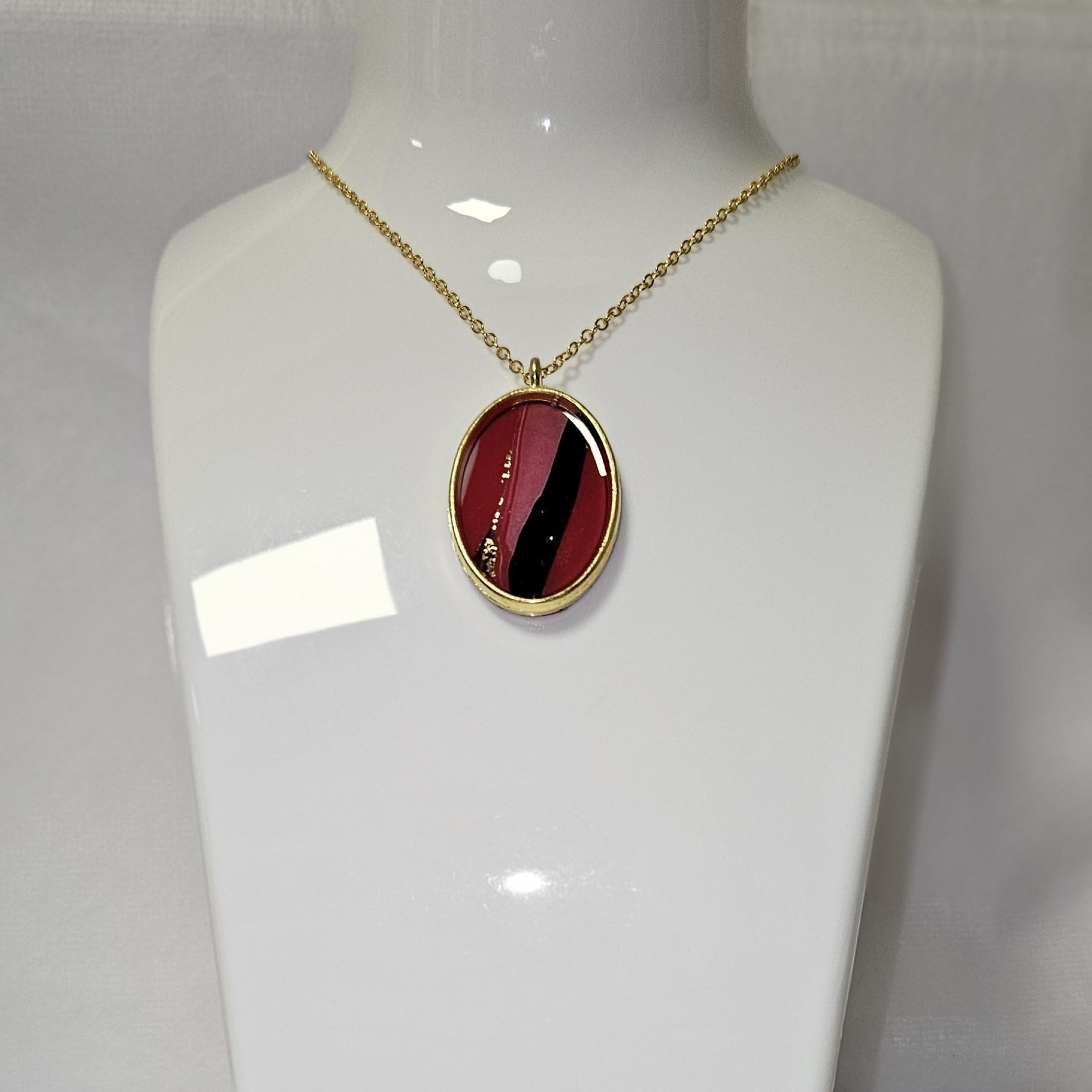 Collier Red and Black oval