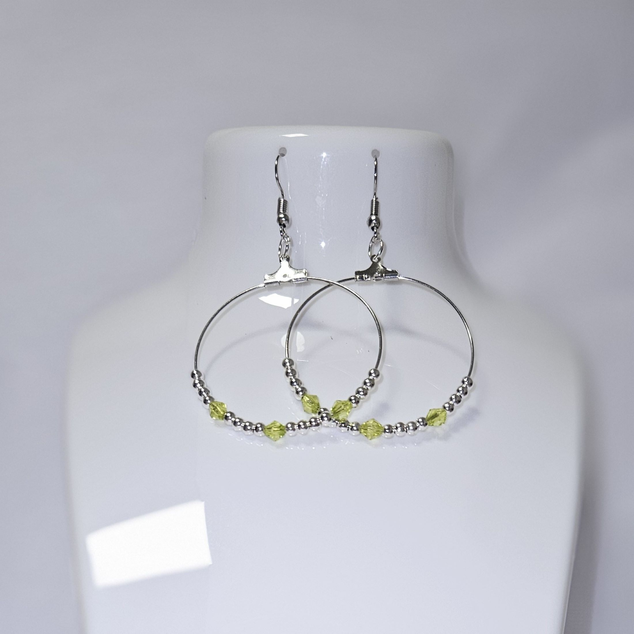 Boucles d'oreilles perles argentées et vertes