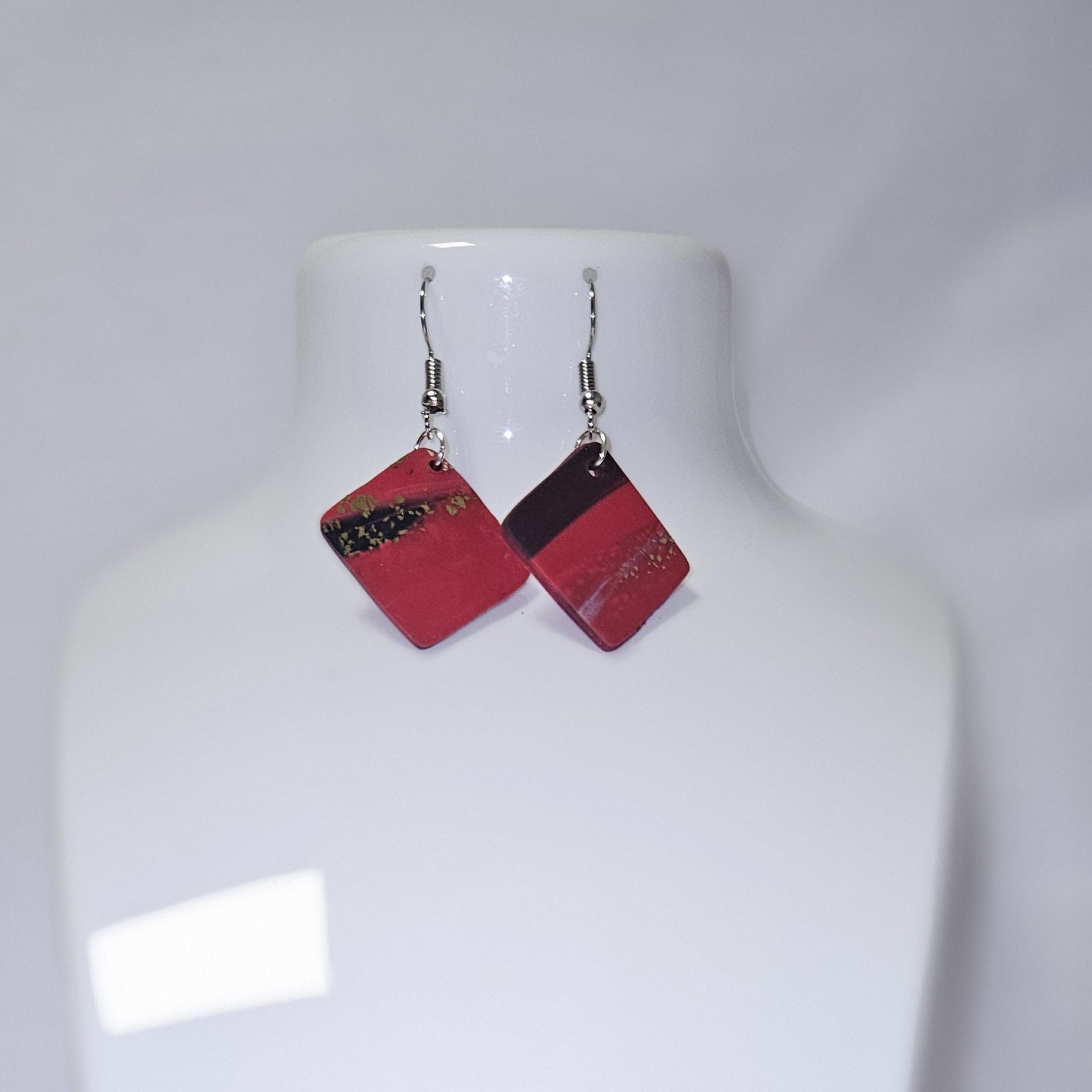 Boucles d'oreilles dark red square