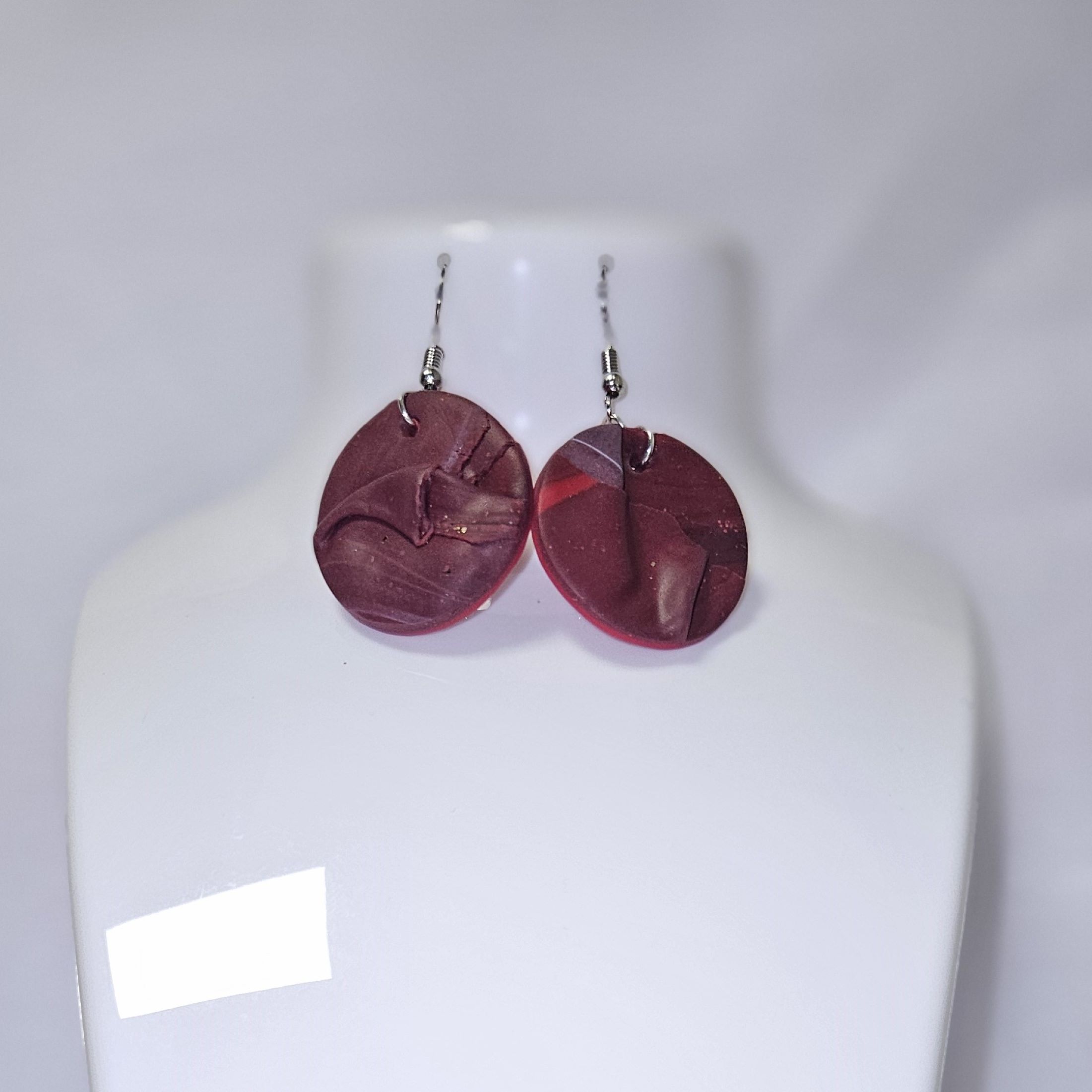 Boucles d'oreilles dark red round