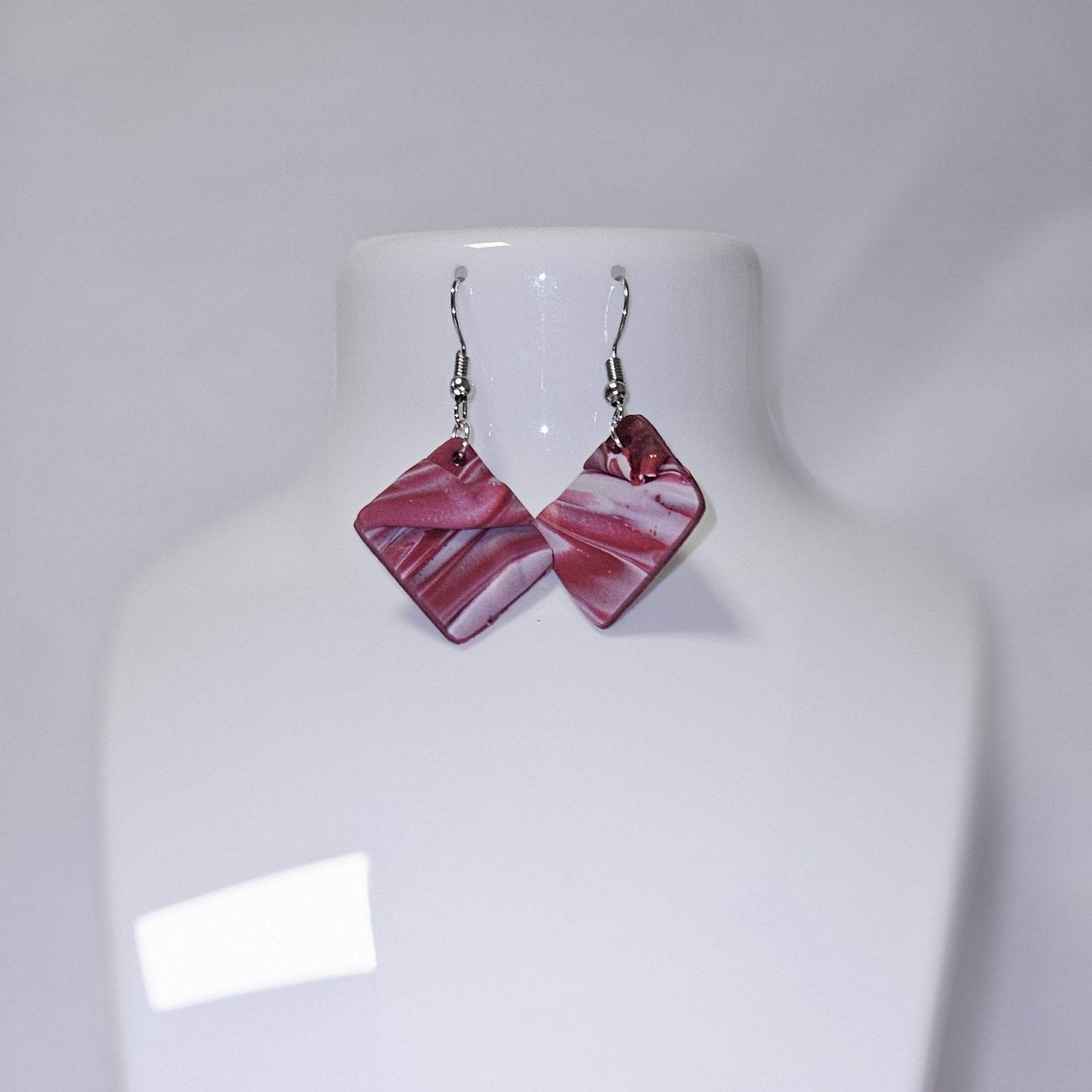 Boucles d'oreilles red and white square wave