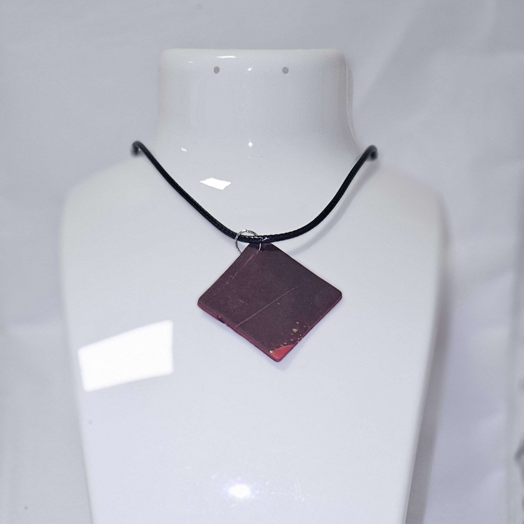 Collier purple square